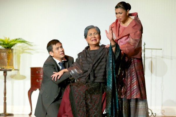 L-R: RJ Rosales, Sally Anolin-Clark (Dona Teodora), Isajane Noble (Soledad) 